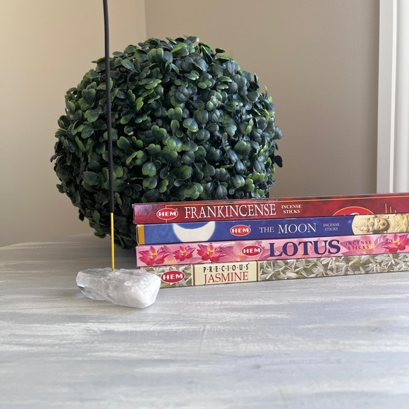 Crystal quartz incense holder with incense - Picture 7 of 7